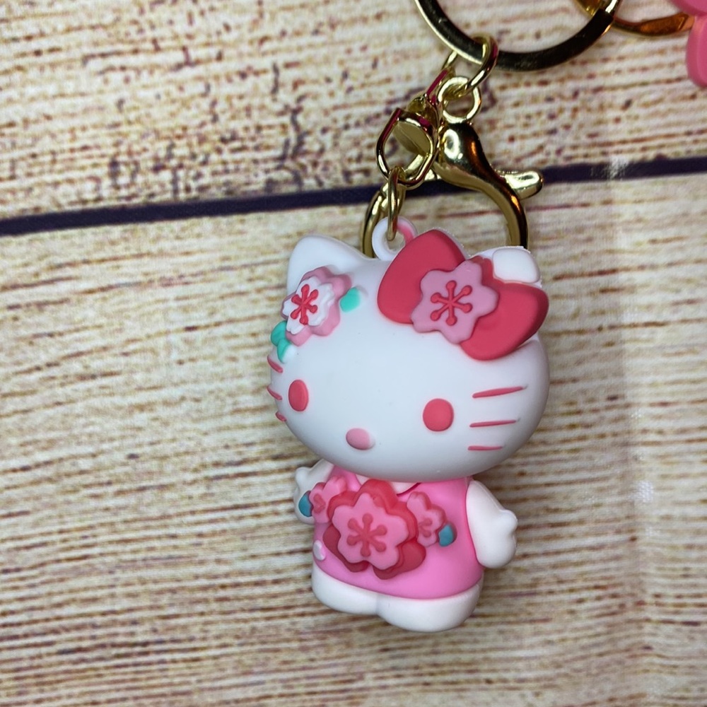 Pink Hello Kitty Keychain - Picture 3 of 6